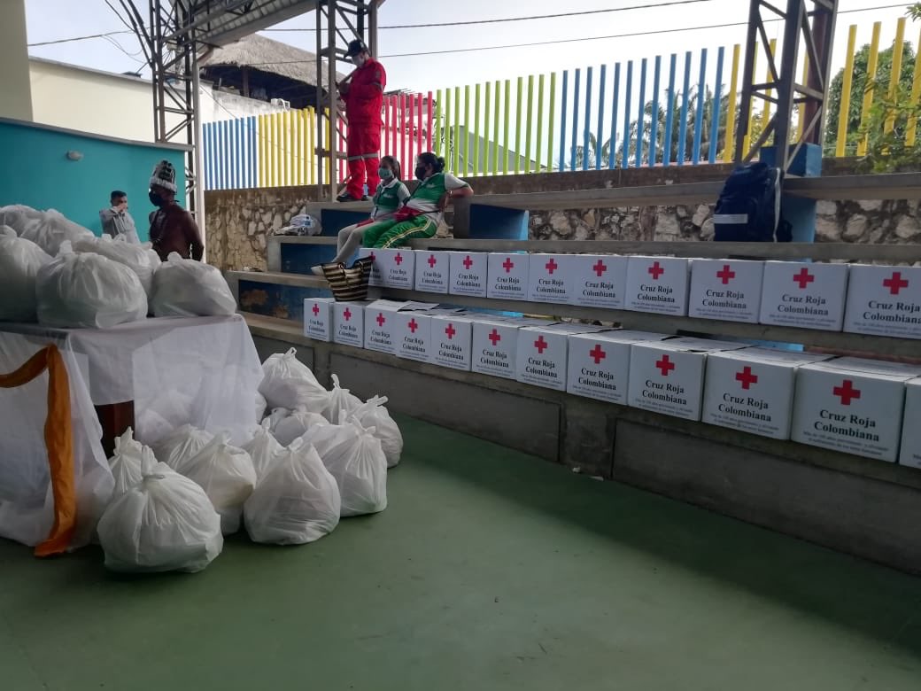 DirEjecutivoCRC's tweet photo. Llevamos más de 50 toneladas asistencia humanitaria a la comunidad Ceima Cachivera ubicada en el departamento de Vaupés. Hoy varias instituciones nos unimos para llevar la solidaridad de los colombianos hasta la comunidad indígena. https://t.co/krwSQxm90n