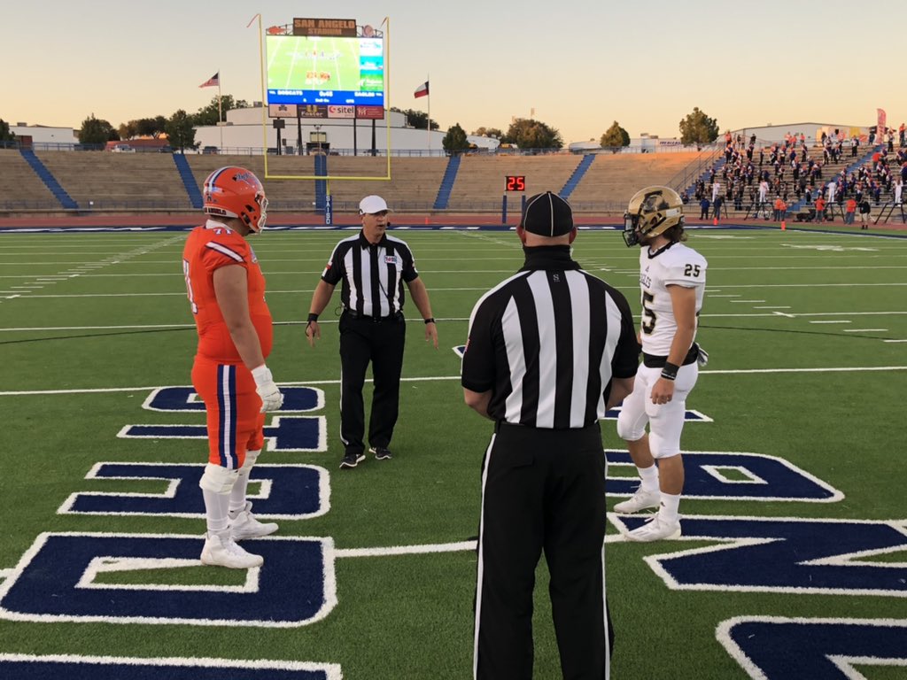 JaydonHart's tweet photo. It’s only fitting tonight’s 96th meeting between Abilene and Central is both teams first district game back in the Little Southwest Conference. #txhsfb https://t.co/Yf3PMncoPl