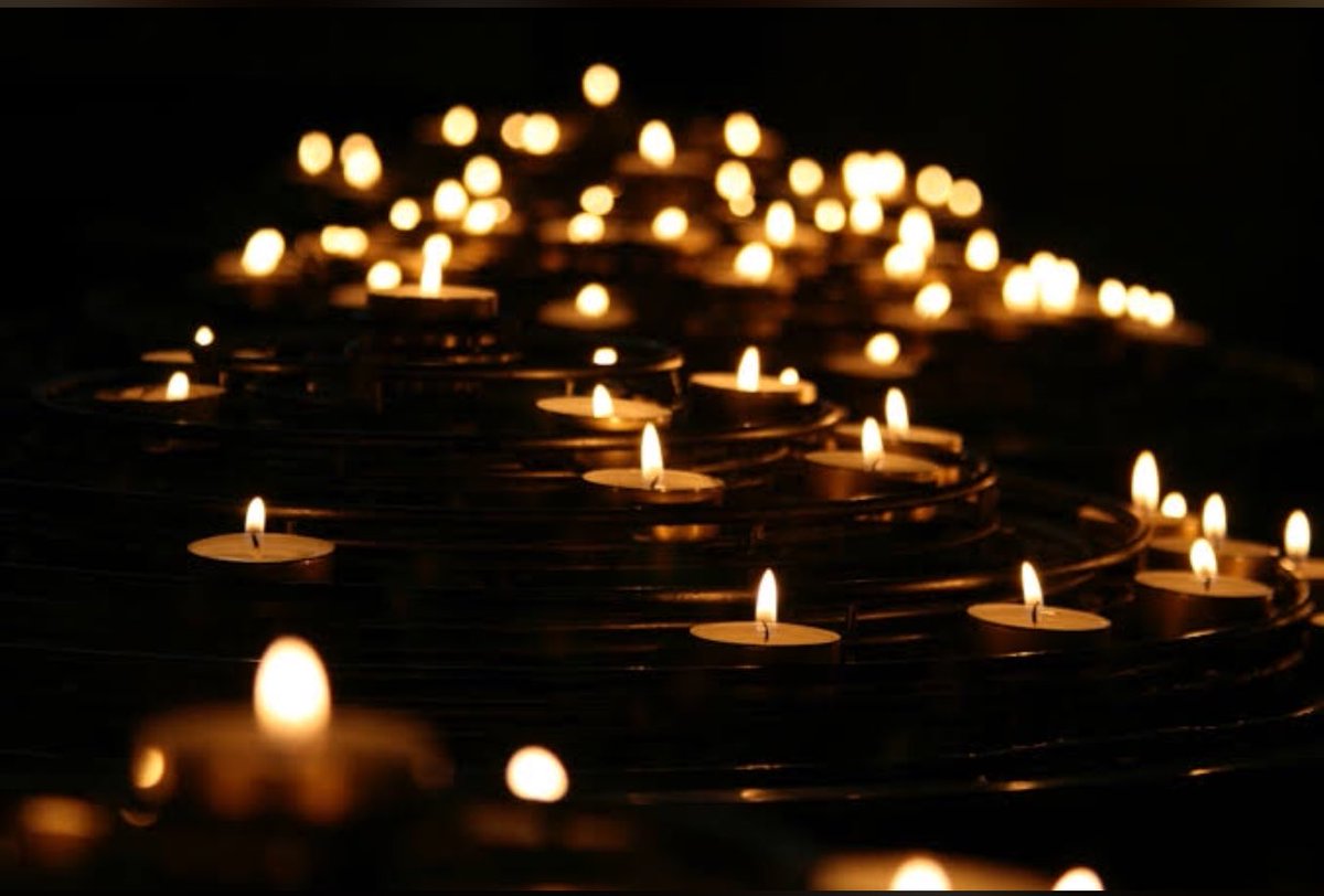 zizilorde_'s tweet photo. Eternal rest grant unto them O Lord
And let perpetual light shine upon them. And May the souls of the faithful departed through the mercy of God Rest In Peace Amen 🙏🏽
#candlelightprocession #EndPoliceBrutality #EndSARS #EndSWATNow https://t.co/y4bMNl7OPd