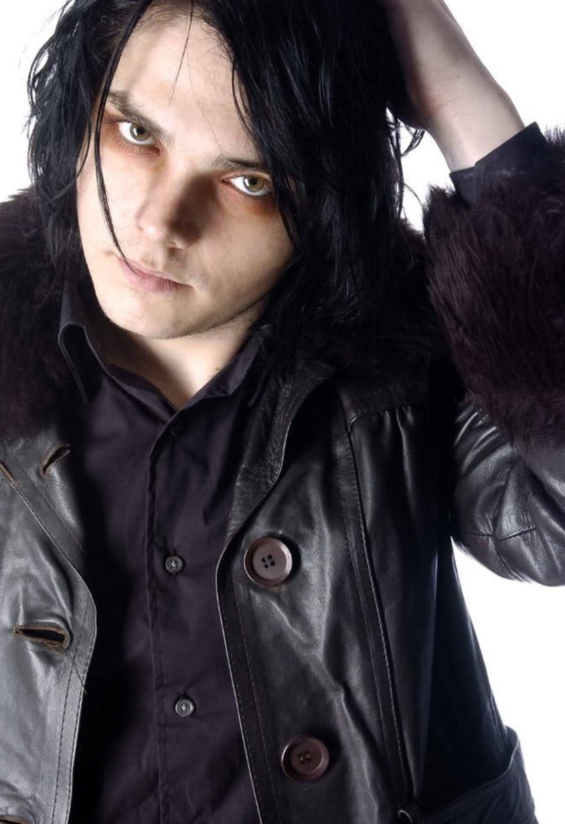 Photos of Gerard that are gender: a thread