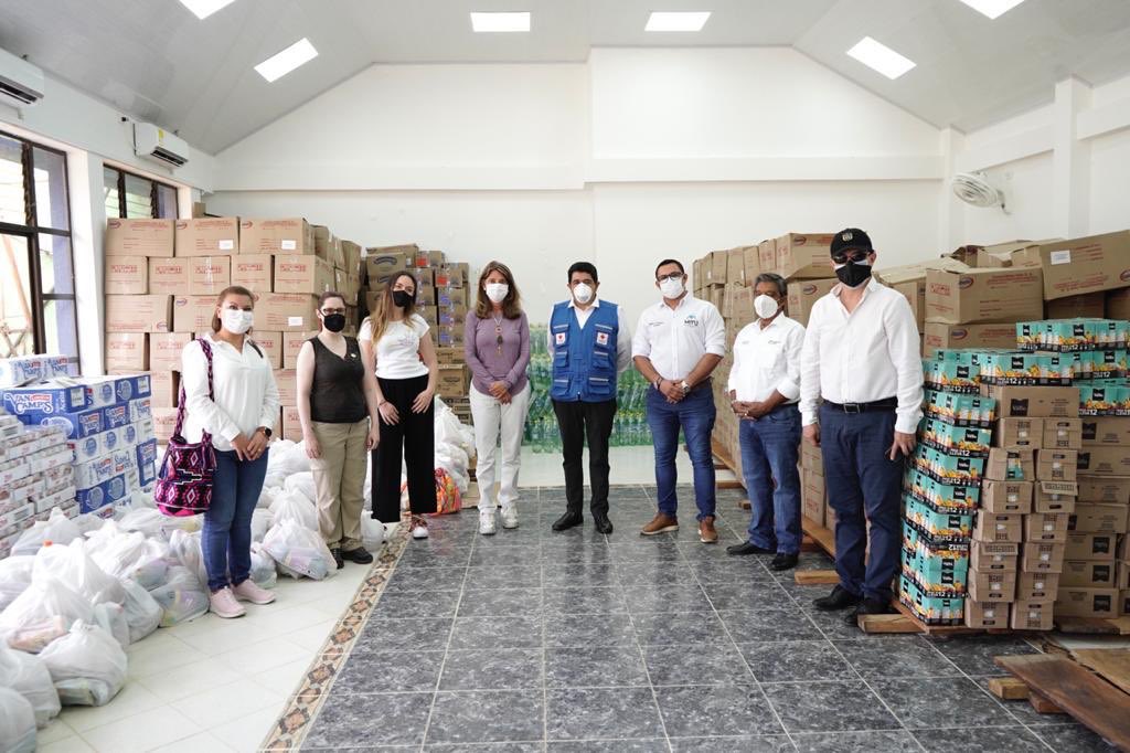 ViceColombia's tweet photo. La Vpdte. @mluciaramirez en el marco del #CompromisoPorColombia, continúa su agenda para llegar a todas las zonas de Colombia en la etapa posconfinamiento. Durante su visita a #Vaupés, este viernes, entregó 60 toneladas de ayudas humanitarias a las autoridades departamentales. https://t.co/zqEbxsNM1d