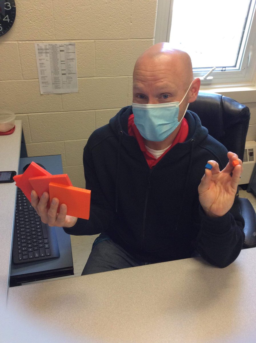 MmeCarbonell's tweet image. Find yourself some admin who are willing to do things like this because it makes Math fun for kids! #EngageMath #JBproud