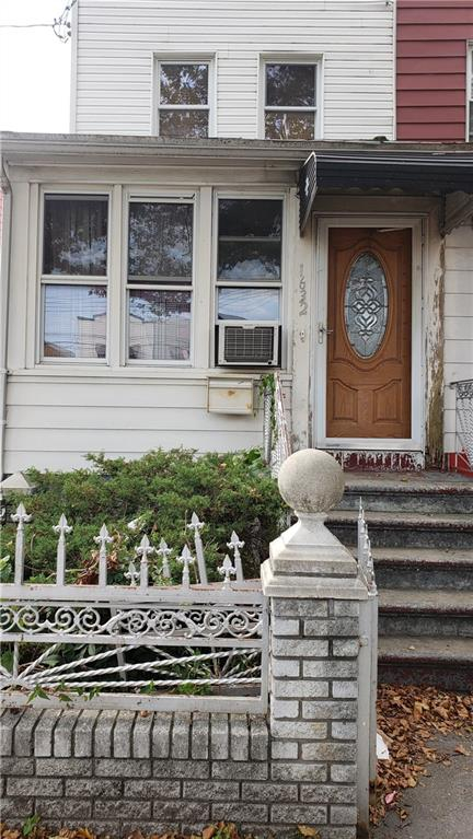 1632 Albany Avenue, East Flatbush, NY 11210

 For Sale $539900 HANDYMAN SPECIAL! Semi detached 3 bedrooms duplex, 1.5 bathroom with a finished basement with separate entrance, Detached one car garage. Located in East Flatbush on a quiet tree lined b…
wilkrealestate.com/property-detai…