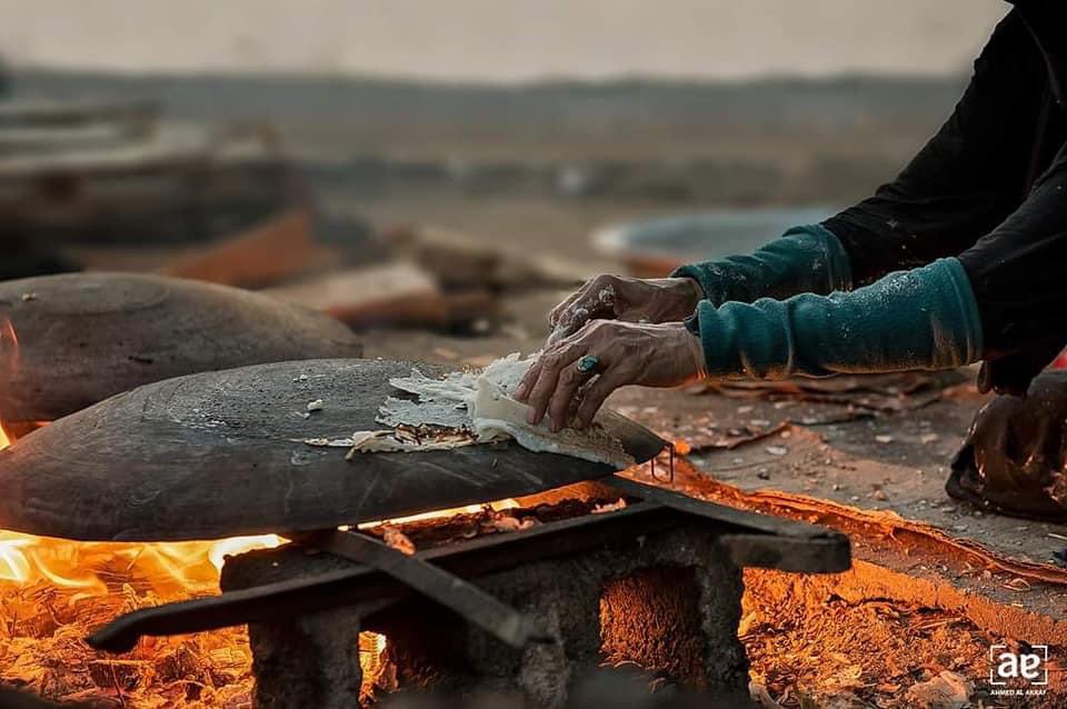 صور توثيقية
من موروثات بلاد ما بين النهرين .. خبز السياح او ما يسمى بخبز الطابگ.. اكله مشهوره في معظم العراق لكن يقال ان اصلها  على الاغلب من جنوب العراق .. ويذكر انها من الاكلات الاساسية لسكان الاهوار  في جنوب العراق
تصوير احمد عبد الامير
#iraqesque
#baghdad_salam