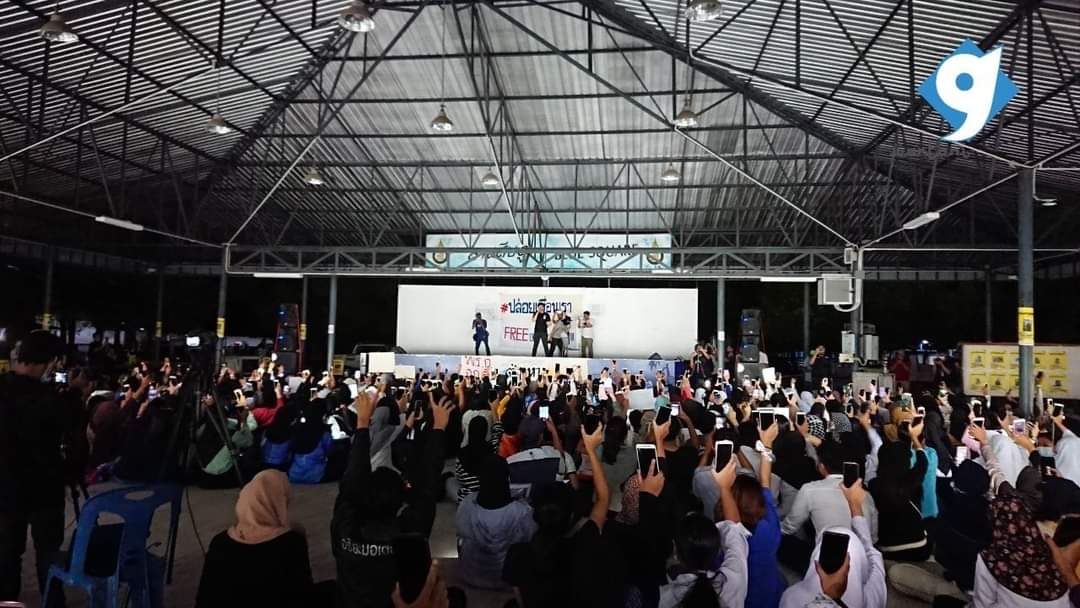 WartaniNews's tweet photo. นักเรียน และนักศึกษา ม.อ.ปัตตานี รวมตัวชุมนุม Flash mop เพื่อเรียกร้องและประณามการกระทำอันรุนแรงของรัฐบาล
.
.
#มอเบิ้มๆ
#ปล่อยเพื่อนเรา
#Freeoutfriend
#คณะราษฎรมอ
#Wartani_NEWS
#POLITICS
#PATANI
#Wartani https://t.co/AF9IEGPe7X