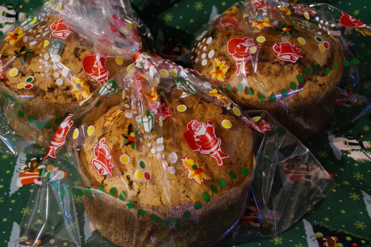Loreniam2's tweet photo. Pan de pascua casero hecho con cariño!!
*almendra, nuez y pasas.
*almendra y nuez. 
#conchali #quilicura #vivaceta #rico #pandepascua https://t.co/VKyHY7e6Fz