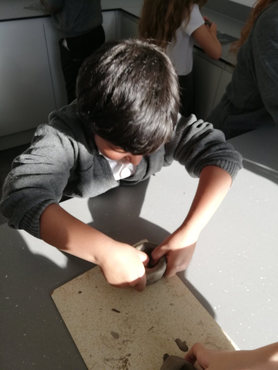 LowRoad3N's tweet photo. Stage 2 pressing and kneading to form the shape! Look at the precision and skill being used here! So impressed!! https://t.co/Jch9ZLQP78