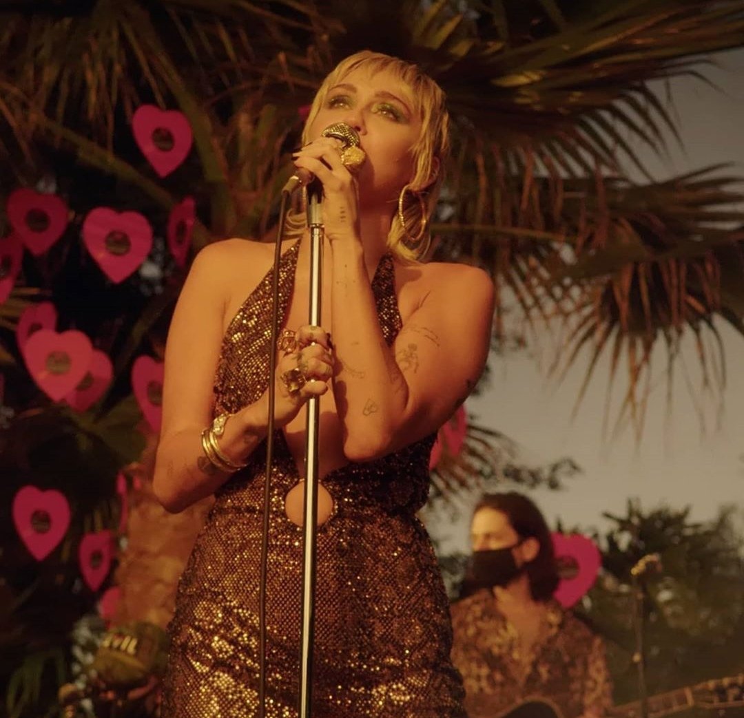 cortespinto95's tweet photo. Miley Cyrus is a singer who gives all the artistic potential to a very spectacular level. This Backyard Sessions with MTV Unplugged is a total blast
#MTVUnplugged #BackyardSessions #MileyUnplugged #mileycryus
@MTVLA @MTV @noahcyrus @MileyCyrus https://t.co/KKpkhS5az7