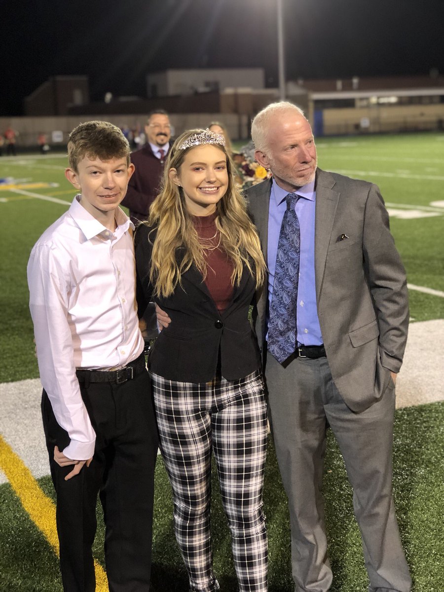 jeannettecsd's tweet photo. Congratulations to the 2020 JHS Homecoming Queen Reagan Griffin and the entire Homecoming Court!   A special thank you goes out to all of the family escorts who attended this evening. https://t.co/T3f1OVkGu4