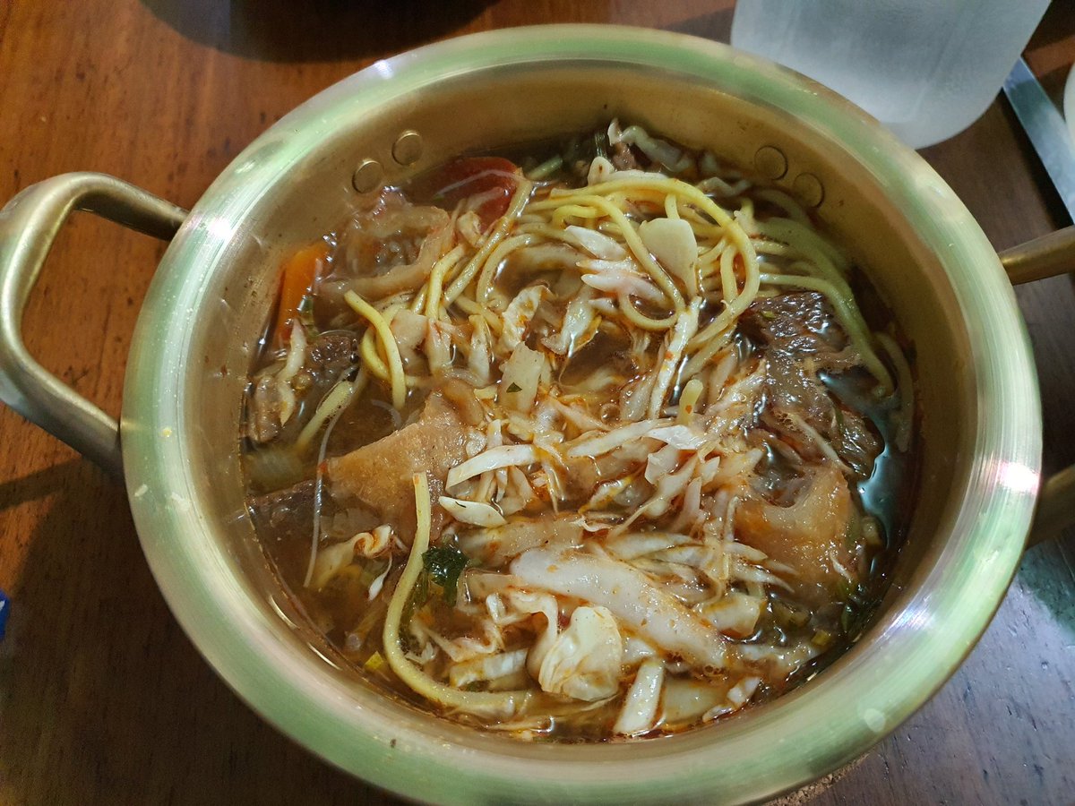 Lovely_BonBon's tweet photo. Di saat rencana awal beli ini bwt makan mie ala2 Korea, malah dipake bwt makan soto mie dulu.. 🤭😆 https://t.co/2VIjid5Xiw