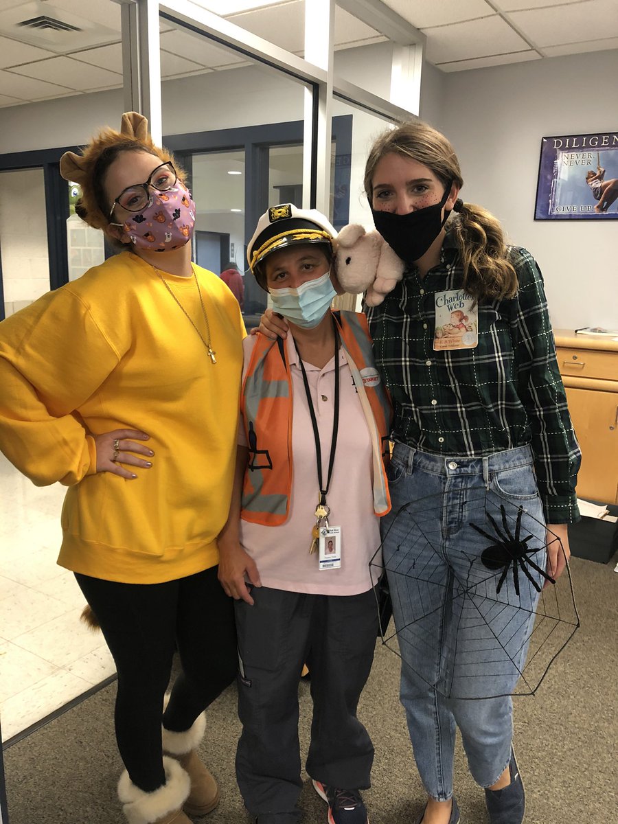 APLankarge's tweet photo. Our teachers’ passion and spirit comes through daily in the building!! We are so proud of their hard work, perseverance, and heart that they put in daily for our students! @frps_Greene @FRPSsupt #greenegators https://t.co/nq6dldvTxe