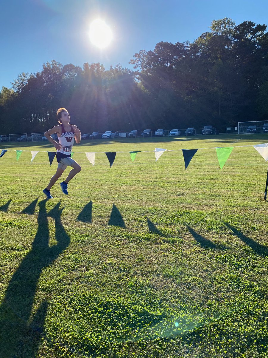 JacksonPaulBaer's tweet photo. Noah beat his PR by .4 seconds as the clock turned out to be 10 seconds off. He got 8th overall, and his team won 👊#crosscountry #running #lovemyfamily #lovemykids @Kirsta_Rae https://t.co/aLJAcXariF