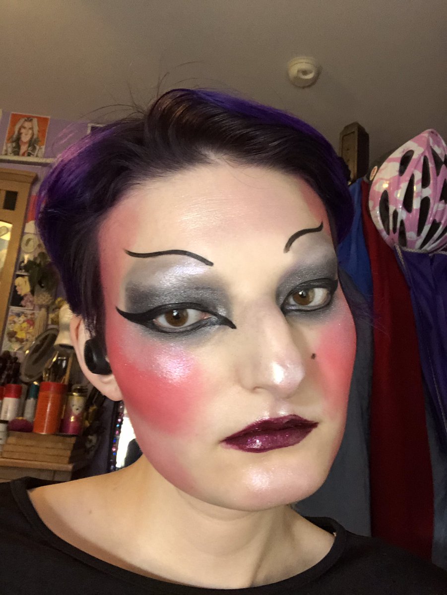 fullfringal's tweet photo. Smoke clouds 
✨☁️🌫🌬🌫☁️✨
#makeup #makeupoftheday #muotd #creativemakeup #goth #gothgoth #gothmakeup #makeupisart #creativemakeup #makeupfirstnegativitylast https://t.co/f7FDFqEDmN