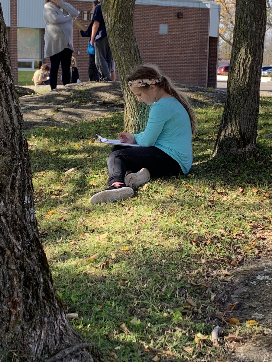 We are so fortunate to have such a beautiful school yard to learn in! In one learning block we had grade 1 dance class, grade 2/3 math, grade 6 storytelling, grade 5 gym class & kindergarten pumpkin day all outside! #outdoorclassrooms #PRPSbestyardever