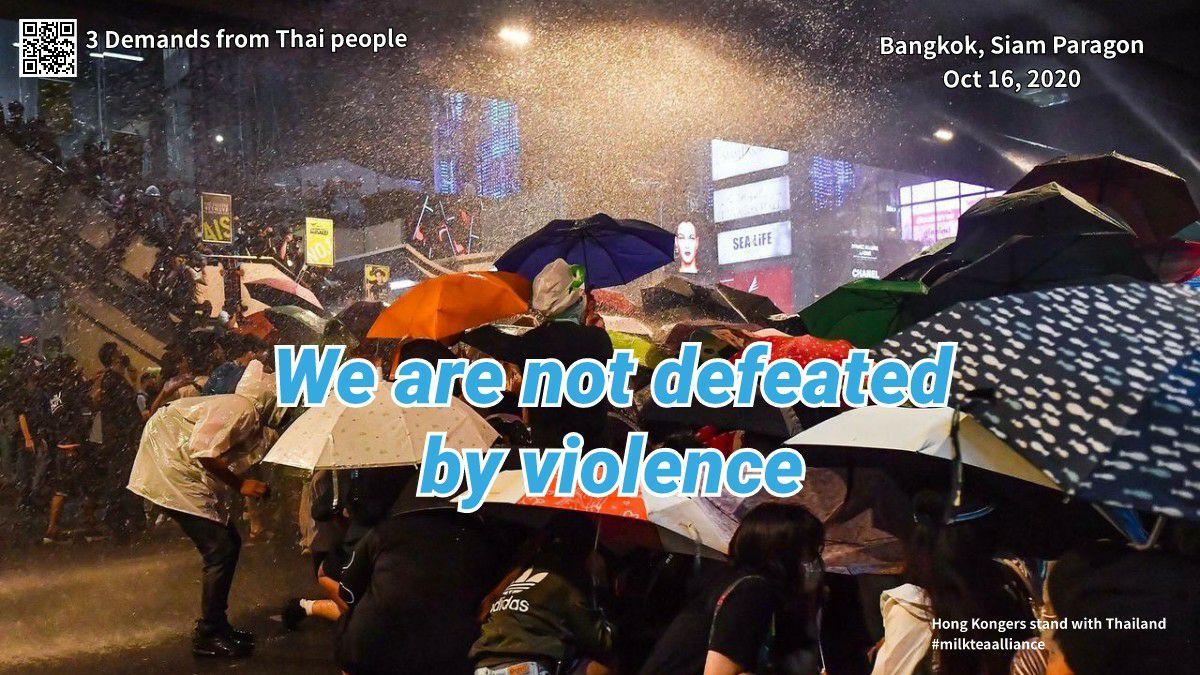 shiroihamusan's tweet photo. @benedictrogers The scenes are so similar, why there's always tyrants want to oppress the people with violence https://t.co/9ZjtxGKLEV
