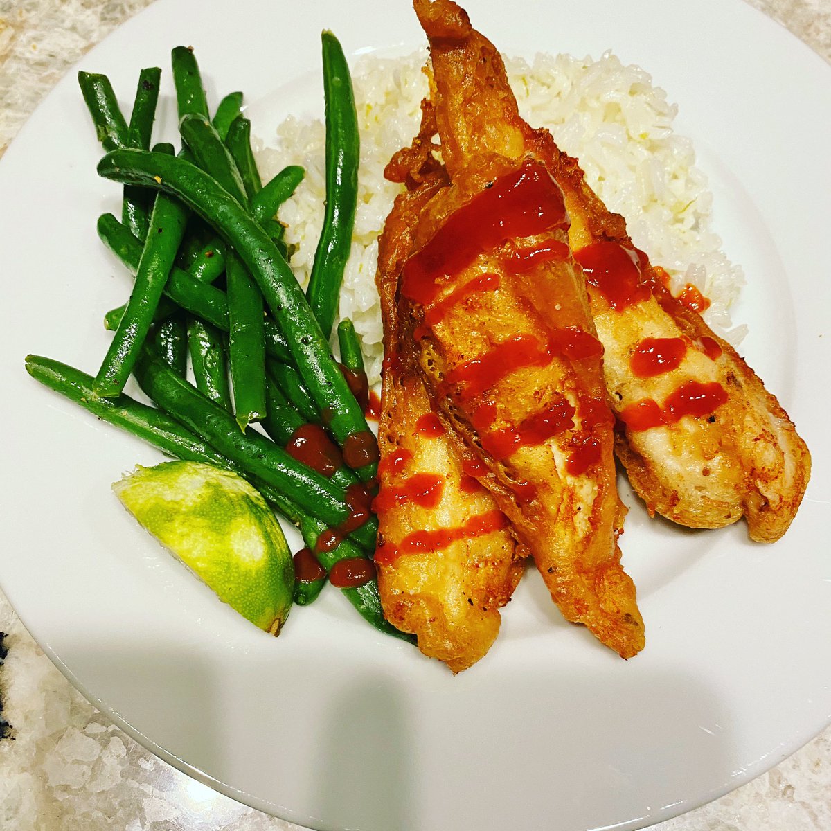 TU_FoodSnob's tweet photo. @HelloFresh Tempura Chicken Fingers &amp; Sriracha Lime Dipper with Zesty Rice &amp; Green Beans #covidculinarian #hellofreshpics #foodsnob https://t.co/rNKlhnK5OV