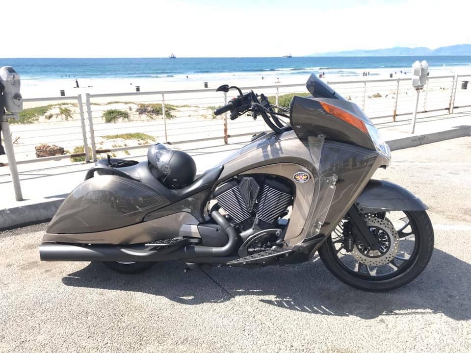Smt_MachiningCo's tweet photo. Brad @BFPGarageLLC sent us this beauty
😍
His #VictoryMotorcycle #Vision with the SMT Dirty Hooker wheel up front. https://t.co/sjYI8PEmAE