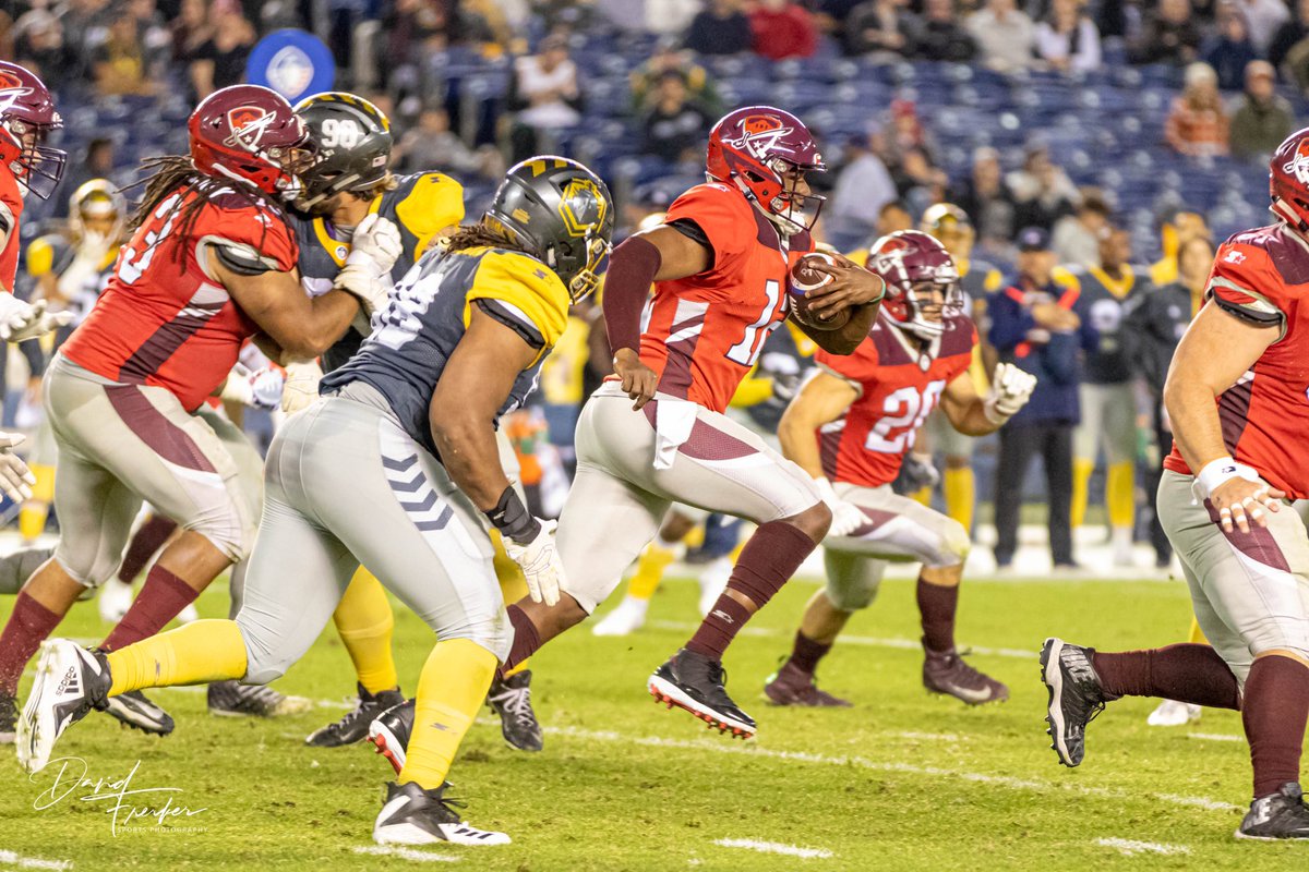 DavidFrerker's tweet image. I miss photographing the @AAFFleet and the @TheAAF. From the athletes, fans and photographers. I made a ton of friends and made a ton of memories. Will always remember Jack Murphy Stadium as the home of the San Diego Fleet. #SDFleet #AAF #SanDiegoFootball