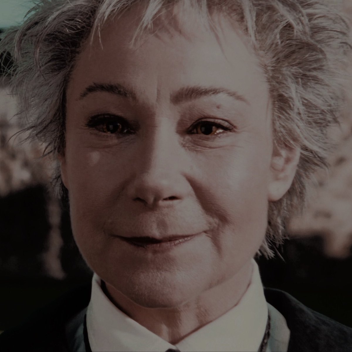 nimblespeeds's tweet image. ⠀
          ﹙ ☆  ⋆ ⋆﹚ ───   𝐓𝐎 𝐍𝐄𝐕𝐄𝐑
              𝐅𝐋𝐘 𝐀𝐆𝐀𝐈𝐍𝐒𝐓 𝐓𝐇𝐄 𝐖𝐈𝐍𝐃 . 

               ﹠. the quidditch legend﹔
              hogwarts' flying instructor .

              𝒓𝒐𝒍𝒂𝒏𝒅𝒂 𝒉𝒐𝒐𝒄𝒉  ,  𝒃𝒚  #𝒉𝒐𝒐𝒕 .
⠀