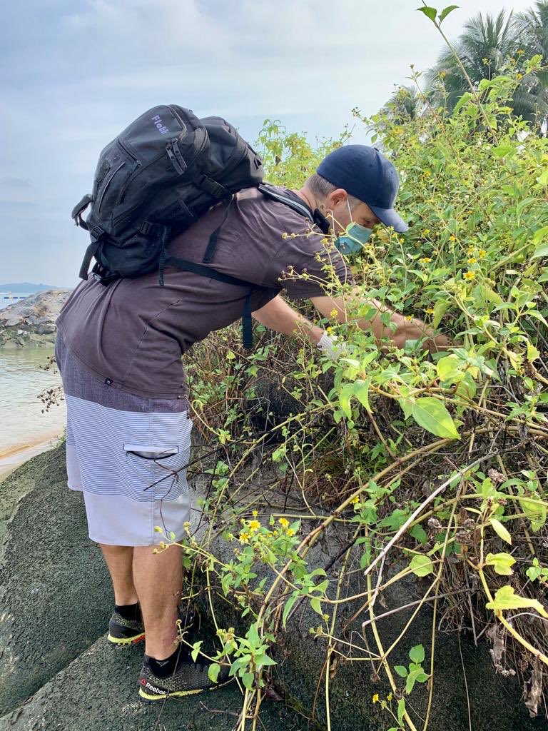 Morning beach clean up at Pasir Ris. Super well organised by #oceanpurposeproject with a great message to #makeachange #lifebelowwater #lifeonland