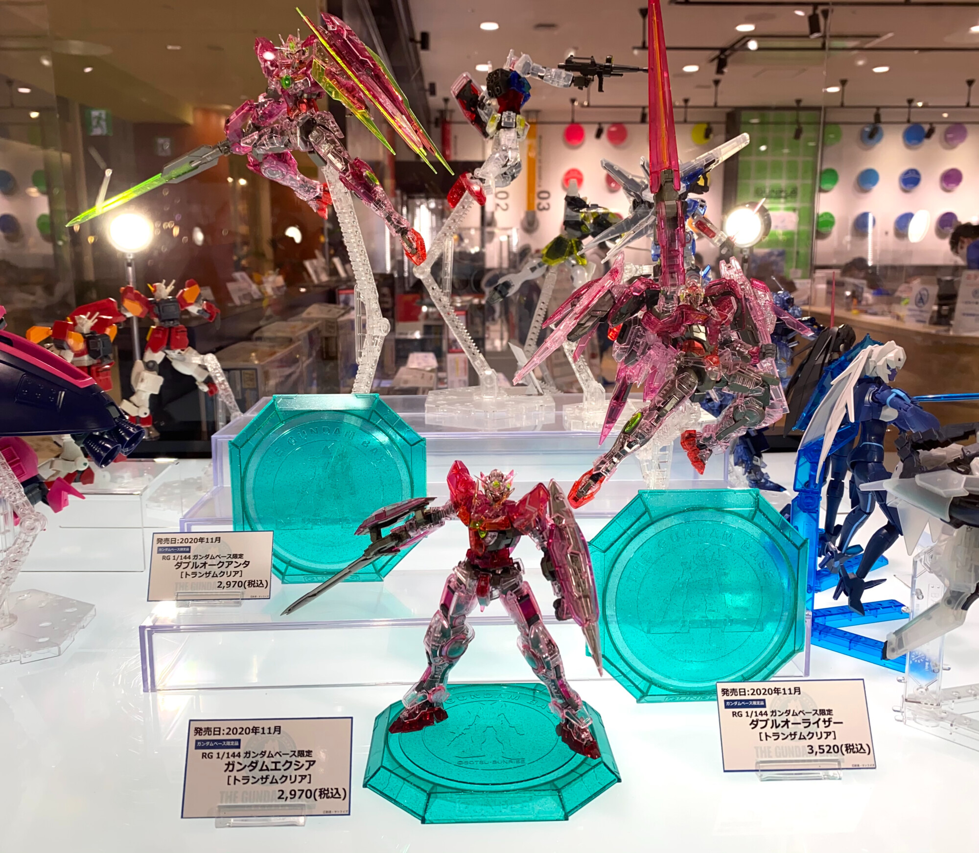 The Gundam Base 福岡店情報 11月発売予定の限定商品を展示開始いたしました Rg ガンダムエクシア トランザムクリア Rg ダブルオーライザー トランザムクリア Rg ダブルオークアンタ トランザムクリア 11月のガンダムベースはトランザム祭り