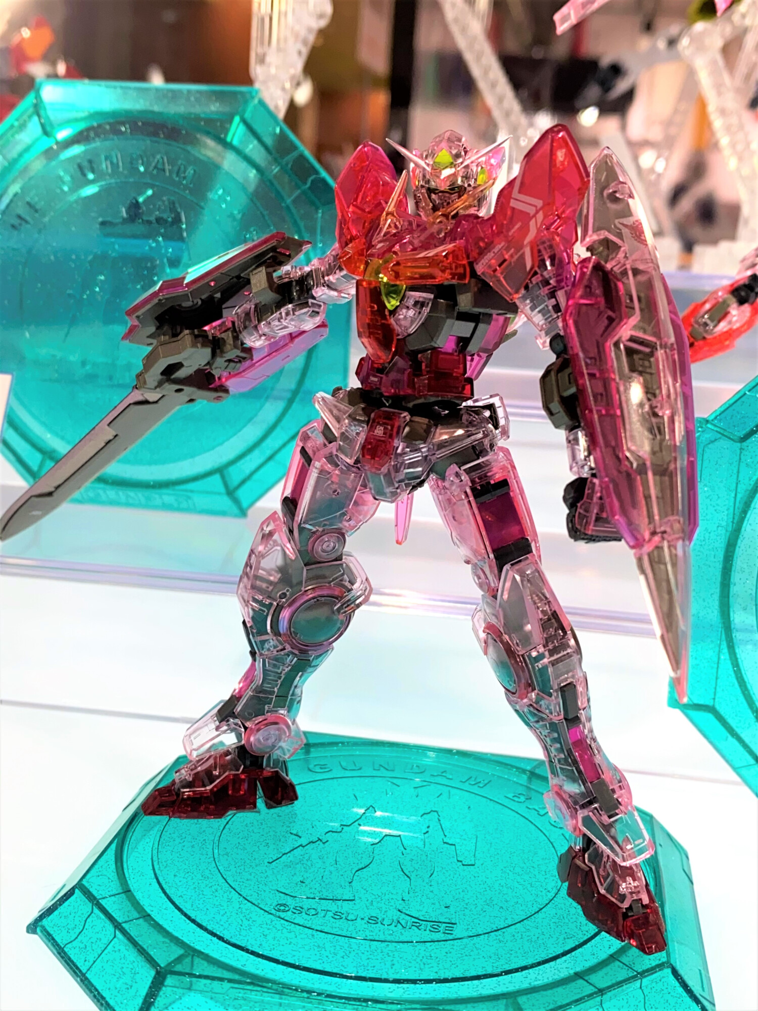 The Gundam Base 福岡店情報 11月発売予定の限定商品を展示開始いたしました Rg ガンダムエクシア トランザムクリア Rg ダブルオーライザー トランザムクリア Rg ダブルオークアンタ トランザムクリア 11月のガンダムベースはトランザム祭り