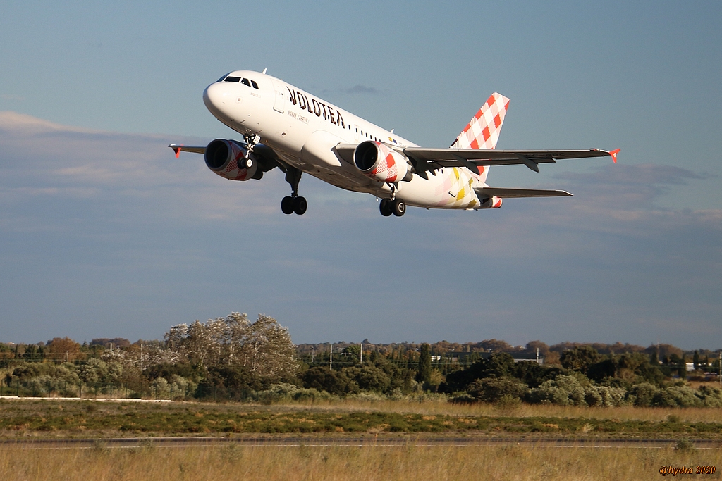 hydra_66's tweet photo. Mission #Lille : lancement réussi hier à #PerpignanPGF #Volotea #Avollo11 https://t.co/nS2xFvP46s