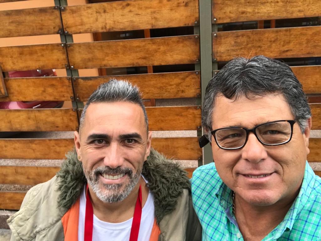 artsol123's tweet photo. #viernesdealangulo Feliz cumpleaños Maestro, un abrazo inmenso y los deseos de que sean muchísimos más. Un recuerdo de un encuentro por el barrio... https://t.co/devv75Hrzm
