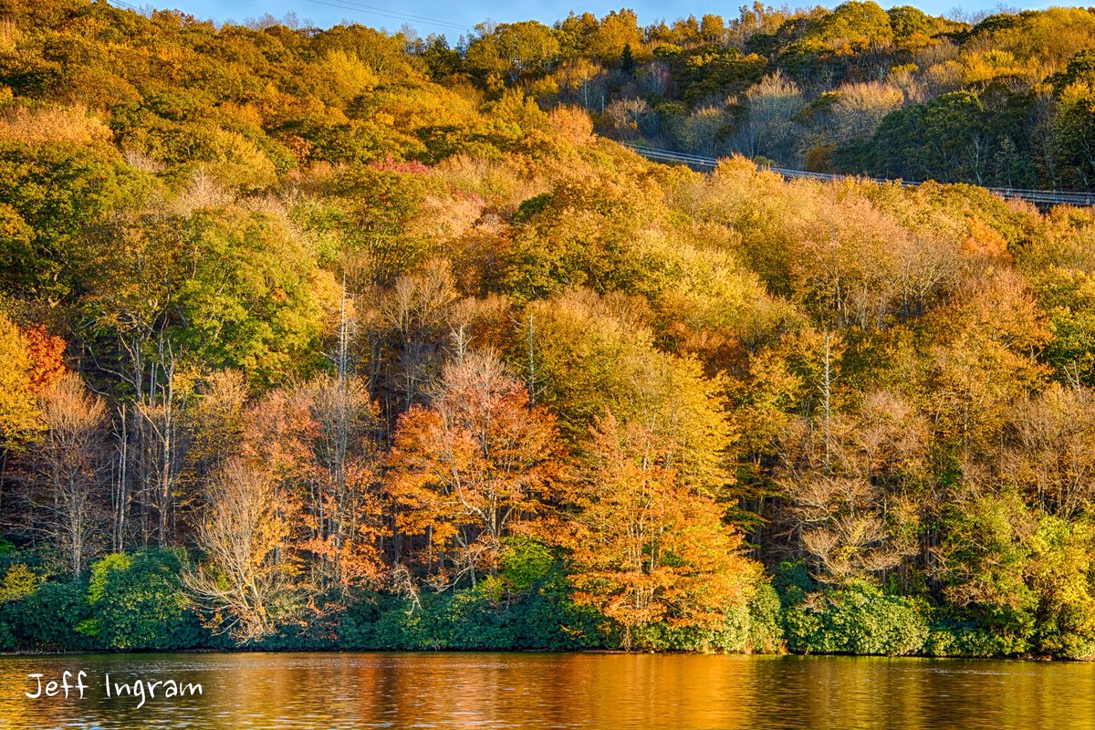 jingram623's tweet photo. Beautiful day here in #swva So glad I was able to see #laurelbedlake in the #CMWA 

@ant_pruitt this is an 330 acre lake on a mountain top. https://t.co/5QonqIHdqY