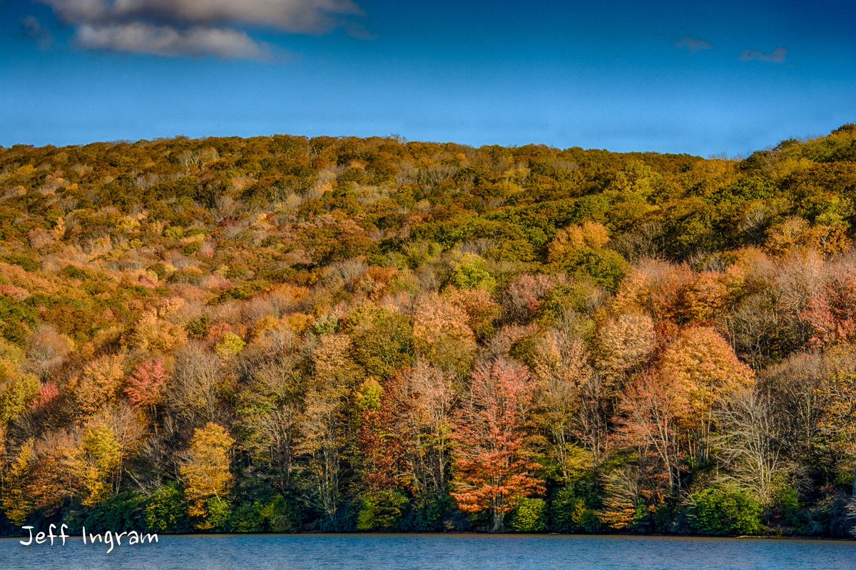 jingram623's tweet photo. Beautiful day here in #swva So glad I was able to see #laurelbedlake in the #CMWA 

@ant_pruitt this is an 330 acre lake on a mountain top. https://t.co/5QonqIHdqY