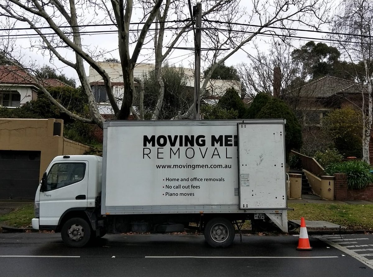 Movingmenrmvls's tweet photo. It's the weekend and Saturday is one of our most popular days to move. Book in advance to avoid disappointment #dontbesadifyoumissout #movers #movingmen #removalist #removalistmelbourne #melbourneremovalist https://t.co/XC03n88ycq