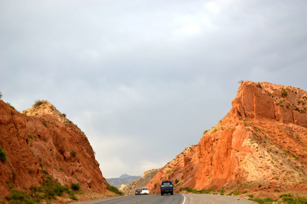 Сказочный Кыргызстан – это серия материалов Дианы Светличной из семи областей страны. Это заключительный материал серии. Он посвящен Баткенской области. kaktus.media/423757