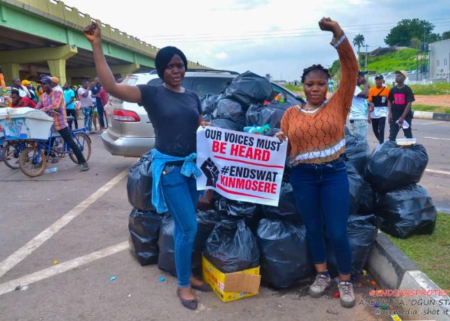 Drkayodesunday's tweet image. This is my sister and her friend. I linked up with them yesterday in Abeokuta at the protest ground. As you can see with the black polythenes,  they were in charge of the sanitation ensuring the protest environment is clean.  #ReformTheNigeriaPolice #EndSARS