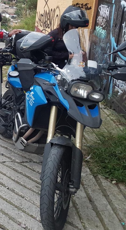 Itzel Cruz Alanís (@i_alaniis) on Twitter photo Nos robaron la moto del equipo de FOROtv en el estacionamiento del embarcadero Fernando Celada en <a href="/XochimilcoAl/">Alcaldía Xochimilco</a>.
Ayúdenos a localizarla. Las placas son 4A7RE.
Nosotros estamos bien, ya denunciando en el Ministerio Público, pero no es posible este grado de inseguridad Nos robaron la moto del equipo de FOROtv en el estacionamiento del embarcadero Fernando Celada en <a href="/XochimilcoAl/">Alcaldía Xochimilco</a>.
Ayúdenos a localizarla. Las placas son 4A7RE.
Nosotros estamos bien, ya denunciando en el Ministerio Público, pero no es posible este grado de inseguridad