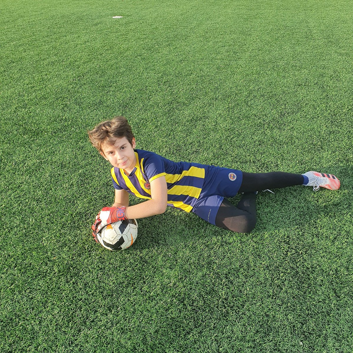 umitgortay's tweet photo. Kurtarışlarınla geleceğini Fenerbahçe Yalova Futbol Okulu' nda yakala! Kalecilere özel kaleci antrenörlerimizle her zaman gelişimin ve daha iyiye odaklanman için seni bekliyoruz!Kayıt ve bilgi: 0555 343 23 35
🟡🔵
#FBSO  #Yalova #HayaliniBüyüt #HayaliniBüyütenler #RuhundaVar https://t.co/7zAW14lXcF