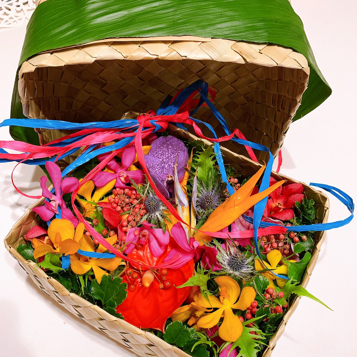 ヒラメキ花子 Hanako のイイこと ハワイの花 南国の香りいっぱいのアレンジメント これ全て生花なんです だけど日持ちするから うれしいヾ ﾉﾞ Hawaii Flower Aloha Boxflower Mangotreeflowermarket 南国アレンジメント