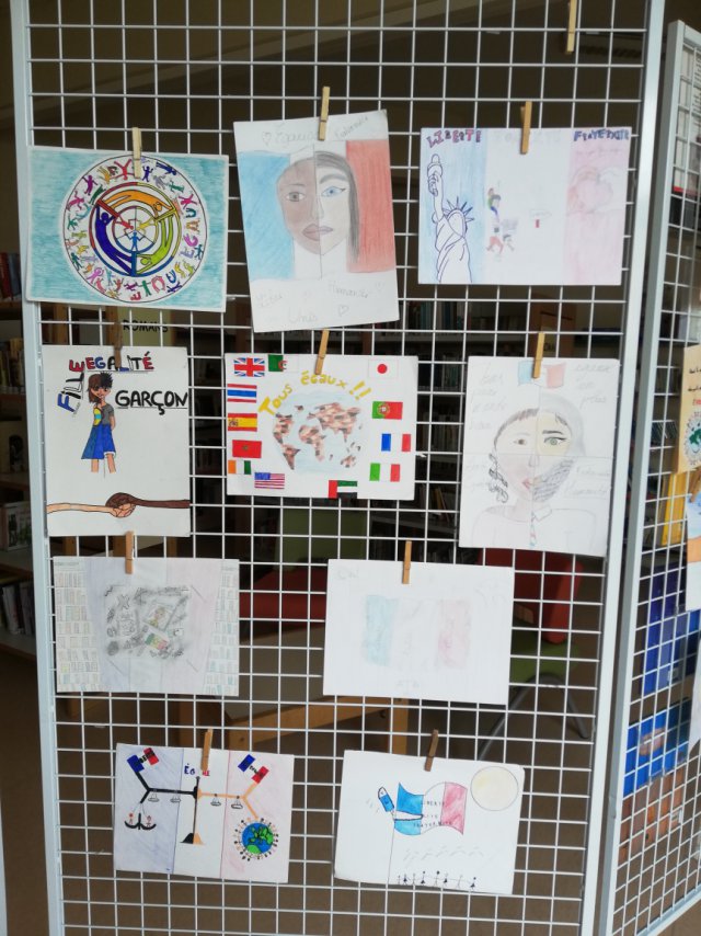 Très attristé d'apprendre l'assassinat d'un collègue d'histoire-géographie-EMC. Sous le choc aussi en découvrant les dessins de ses élèves réalisés en avril 2019 autour d'une exposition qu'il avait créée sur les valeurs de Liberté, d'égalité et de fraternité. #SamuelPaty