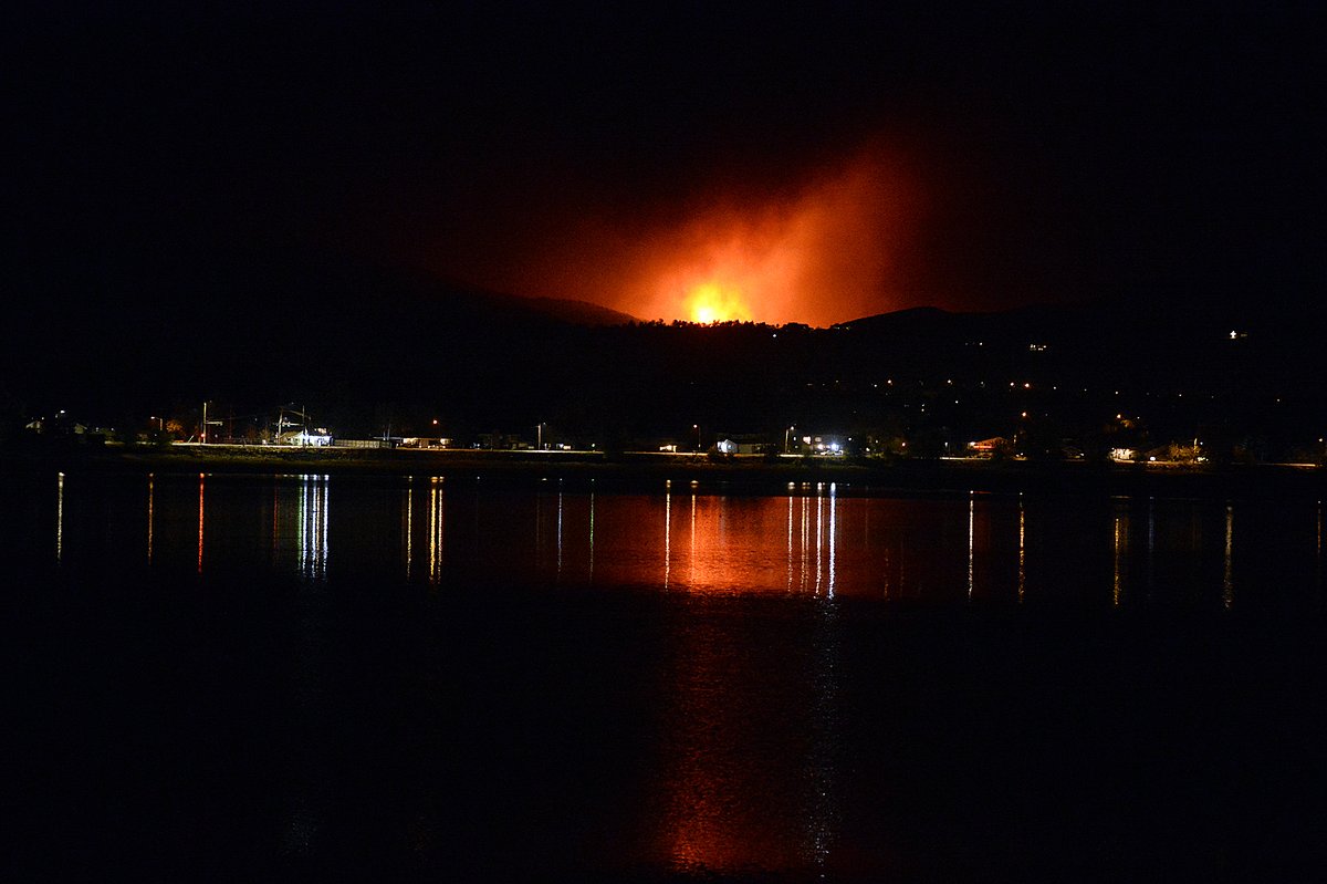 JennySparksRH's tweet image. The Cameron Peak Fire seen from Lake #Loveland tonight. Unbelievable. @reporterherald
