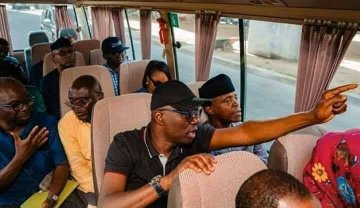 Emmylexxz's tweet photo. Meet Gov Sanwo Olu, D POINTER, I hope he point Bad boy Sinzu to the solution 

Until then, we will continue to demand for 
#EndSARS
#ReformTheNigeriaPolice https://t.co/lORVHgLMqK