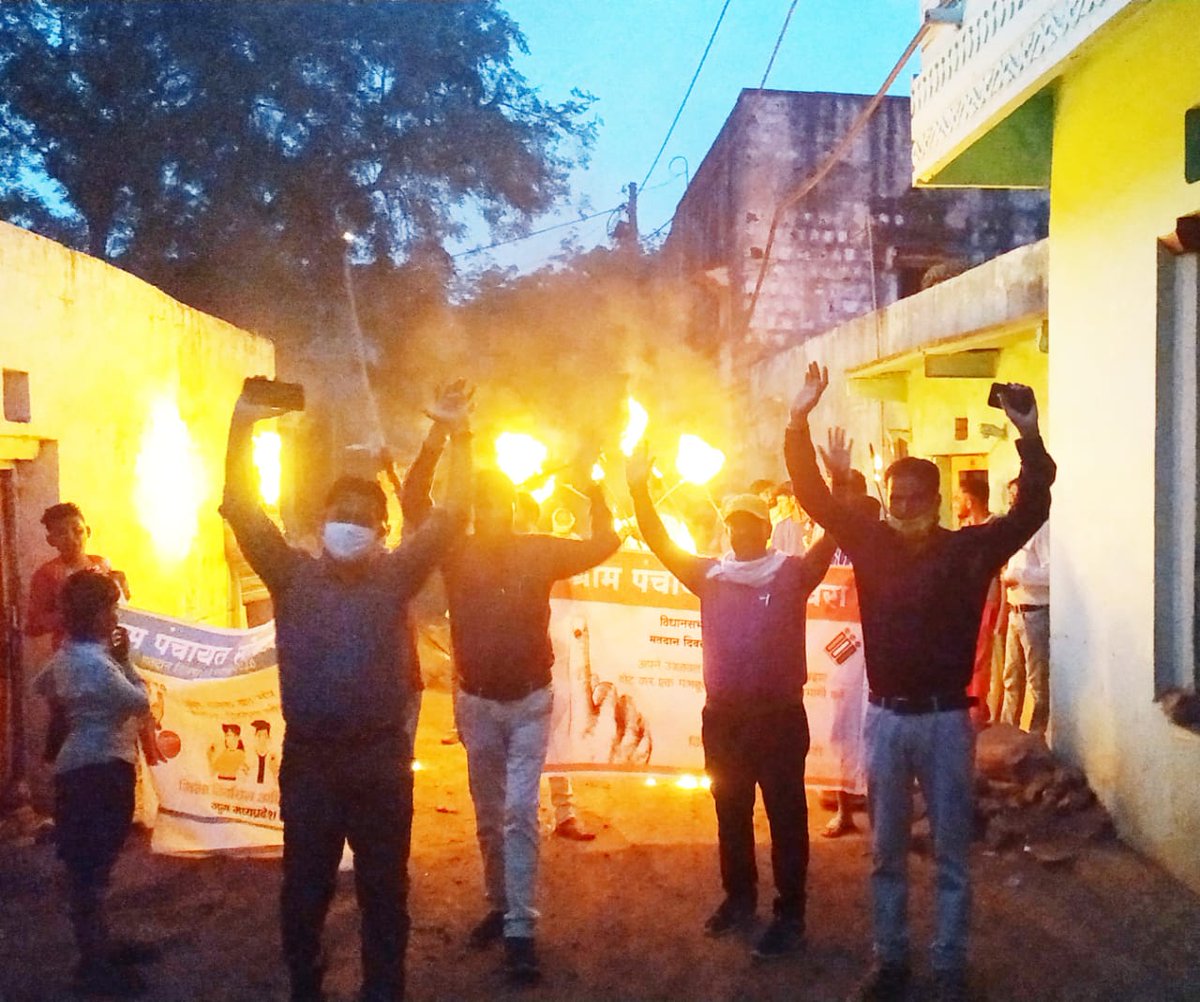gunaelection's tweet photo. बमोरी जनपद के ग्राम सोनखरा में देर शाम को मशाल जुलूस का आयोजन किया गया, जिसमें मतदाता जागरूकता के लिए आयोजित किए गए मशाल जुलूस में युवाओं ने बढ़ चढ़कर हिस्सा लिया एवम मतदाता जागरूकता की शपथ के साथ रैली का समापन हुआ।
@CEOMPElections 
@ECISVEEP https://t.co/uDibqO9PZh