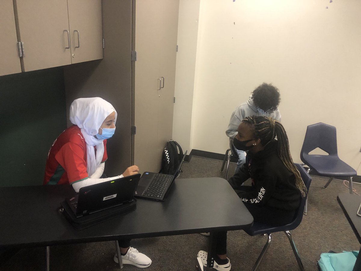 Partner work in Mr. Gomez’s Social Studies class at the U!
⁦<a href="/UlrichKISD/">Ulrich Intermediate</a>⁩