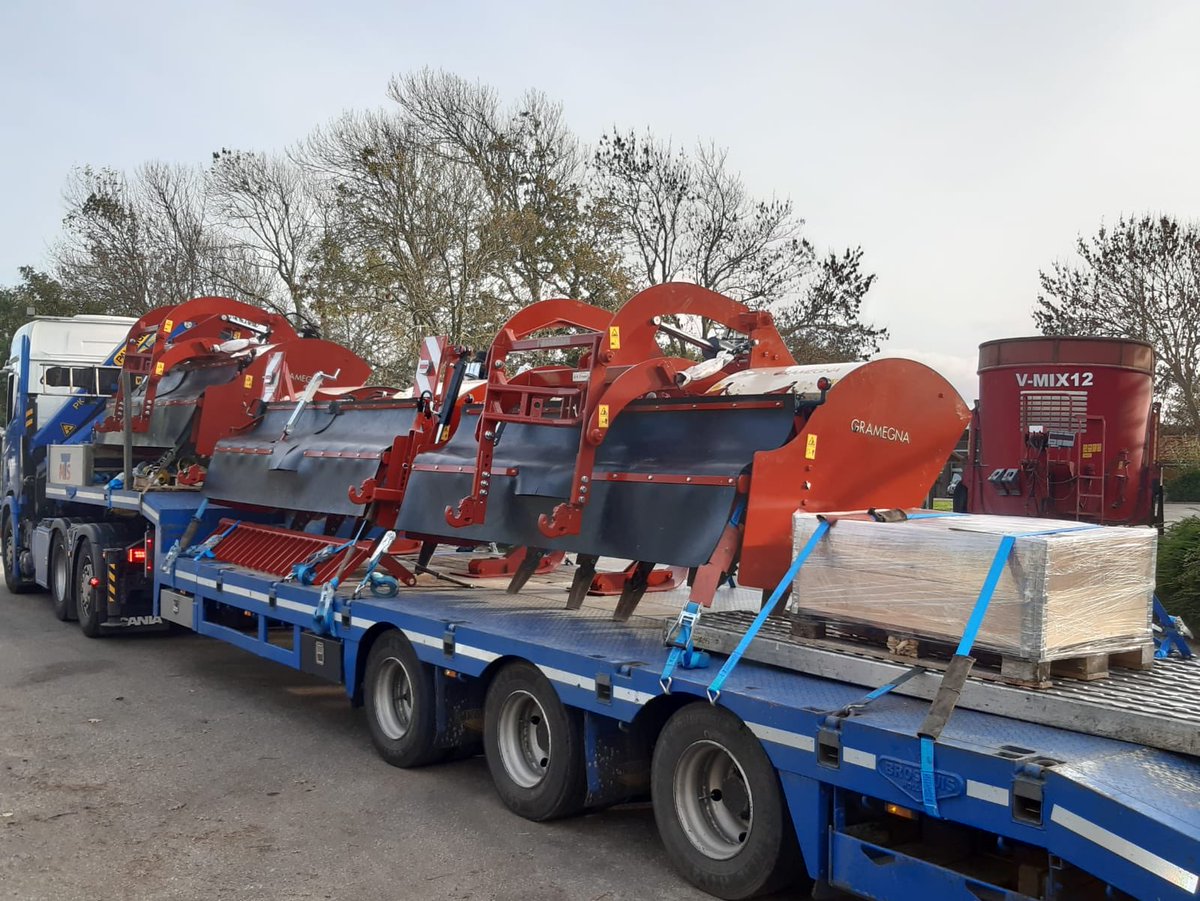 wnkramernl_bv's tweet photo. #afleveren #gramegna #spitmachine
2x V36-300 met smeersysteem en middenbok voor Riemens Mechanisatie 
1x V40-300 met smeersysteem en zijbok voor B.S.M. Oudemolen

https://t.co/EeW3DbFAna 
https://t.co/ahO6tMfFu1
#mooiwerk #mooievracht https://t.co/Idhtpt4sWI