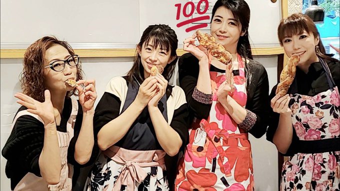 1 pic. 4人でパン教室へ♪
私は胡桃カマンベールチーズパンを習いました🥖
その後移動して私は料理教室へ！
甘辛牛ごぼうの揚げないコロッケ.蓮根とひじきの胡麻マヨ和え.薩摩芋ときのこの味噌汁.人参とトマトのレモンマリネ