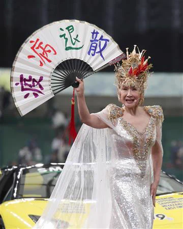 ラスボスこと小林幸子さんがプロ野球の始球式に登場！