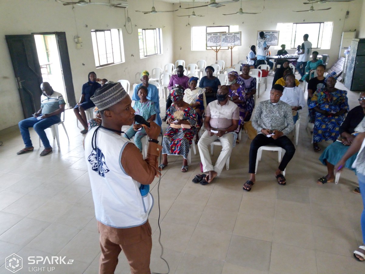 LeoIsolo's tweet photo. Our district president Leo Adeyinka Adebayo 100%LAH MGA delivering his welcome message to the people.

At World sight day ongoing at Badagry local government Secretariat

#lionInternational #leoism #LD404B1NG
#worldSightday2020 https://t.co/7NQPzFHSRF