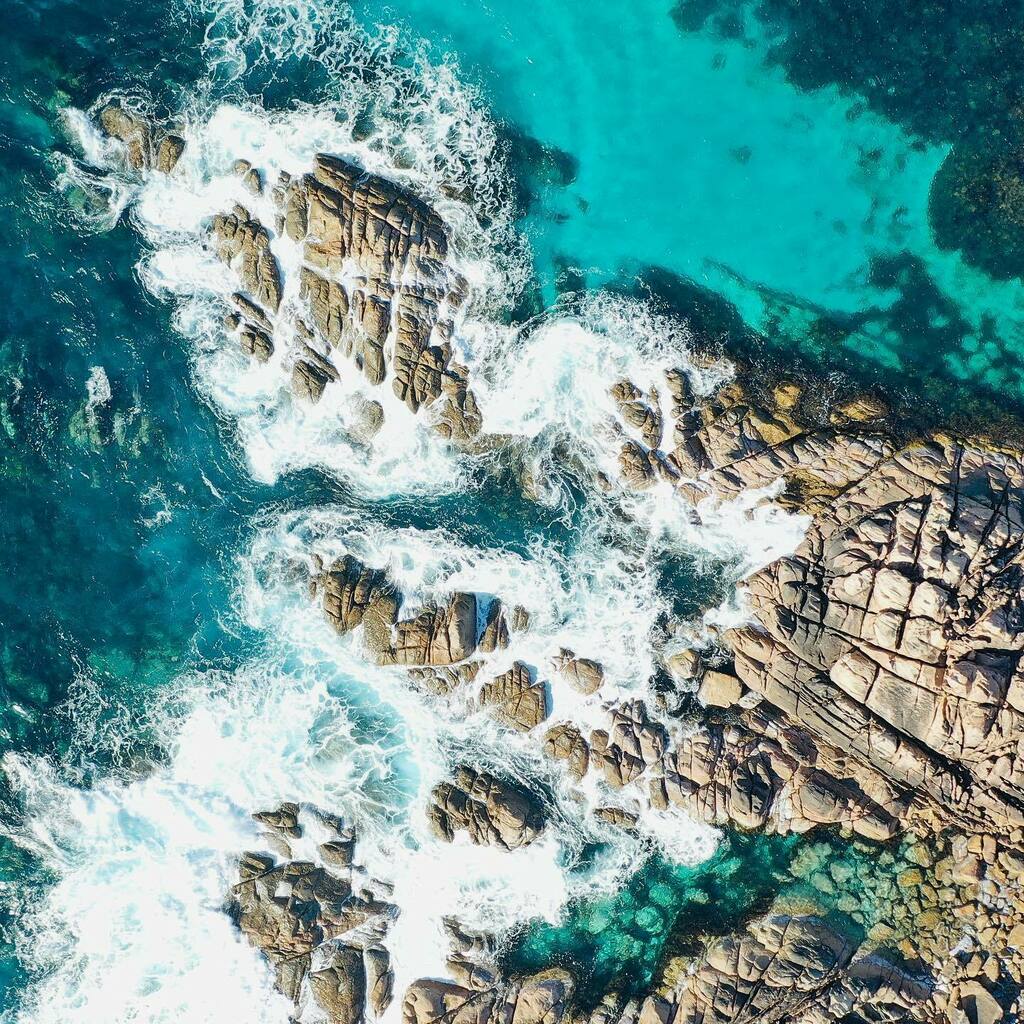 droneimagewa's tweet photo. #injidupnaturalspa #indijup #margaretriver #wa #westernaustralia #travel #ocean #sea #water #waves #beach https://t.co/hs3bISUrd1 https://t.co/oWIV9QVs1M