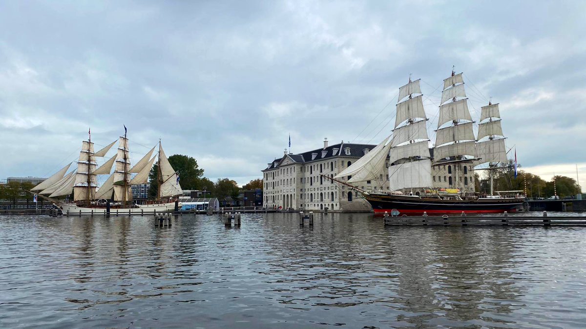Stad_Amsterdam's tweet photo. Having to stay and not sail away doesn’t mean we can’t hoist our sails⛵️ What a perfect day! 📷 Thor Agaard #homebound #letsstay #amsterdam https://t.co/J8fBhomRo8