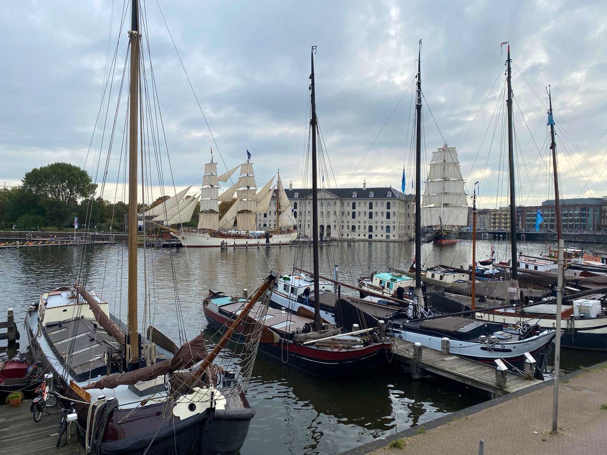 Stad_Amsterdam's tweet photo. Having to stay and not sail away doesn’t mean we can’t hoist our sails⛵️ What a perfect day! 📷 Thor Agaard #homebound #letsstay #amsterdam https://t.co/J8fBhomRo8