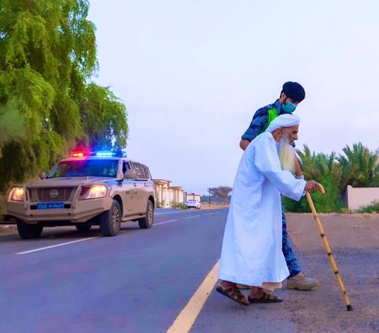 الإنسانية رُتبة يصِل لها بَعض البشَر ! ويموت آخرون وهم لا يعلمون عنها شيئا.👌🏻