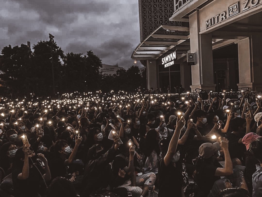 _ssalapao's tweet photo. Democracy |||🕊 #ม็อบ17ตุลา https://t.co/TOE2ajHkr7